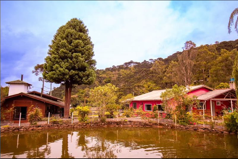Lago e cabanas do Recanto